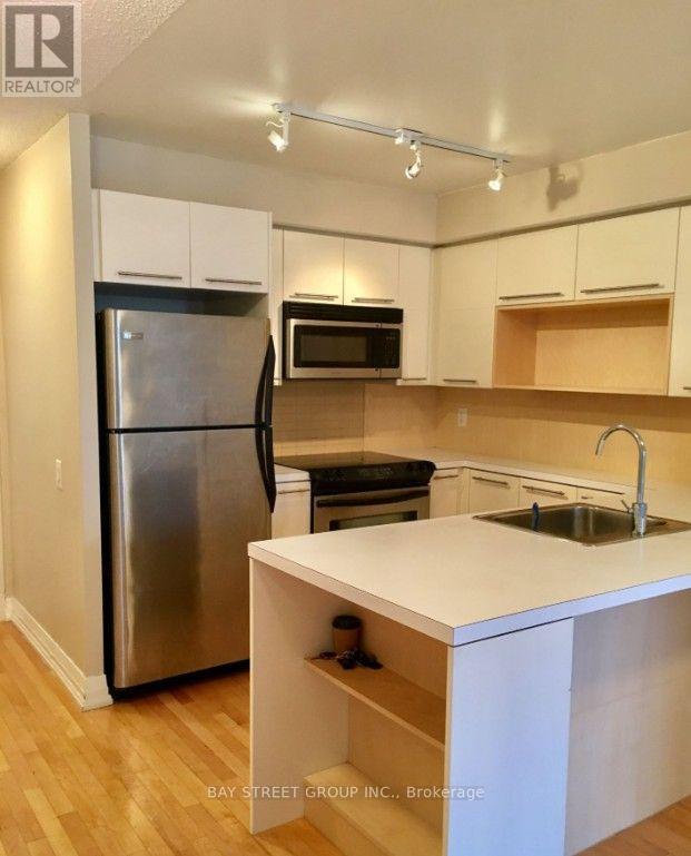 1008 - 25 Carlton Street, Toronto, Ontario  M5B 1L4 - Photo 1 - C13687704