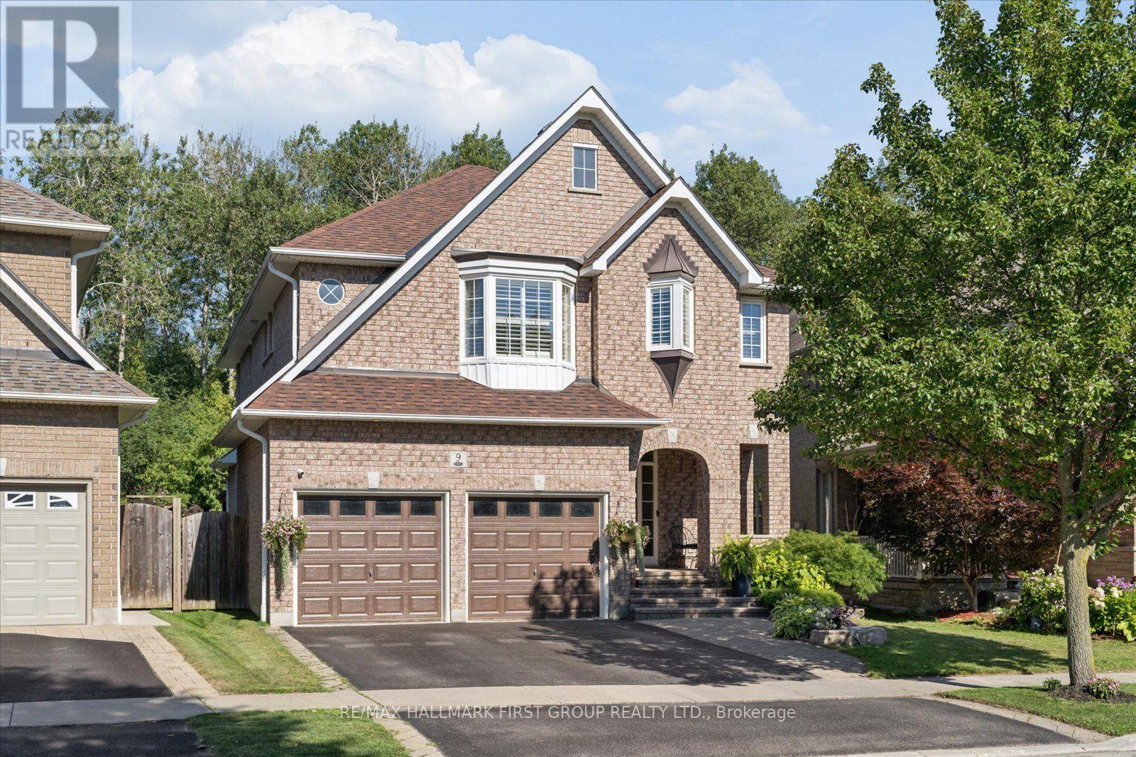 9 PEBBLEBROOK CRESCENT, Whitby, Ontario