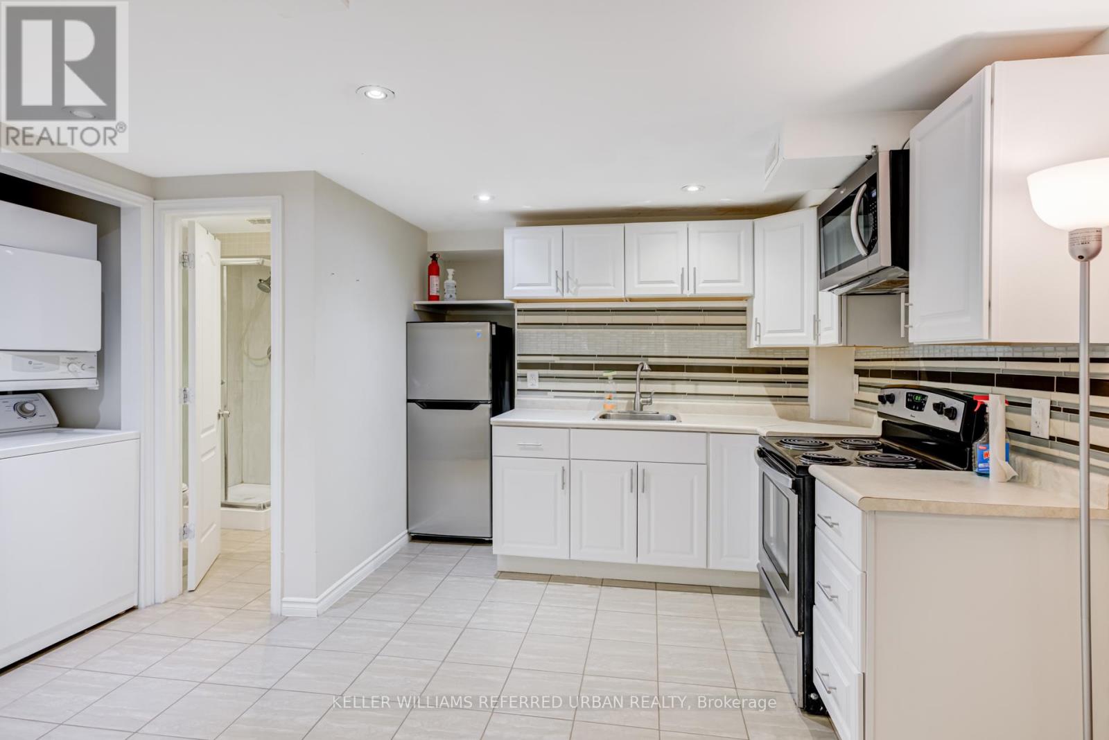 718 Edgewood Road S, Pickering, Ontario  L1V 2Z6 - Photo 4 - E13687734