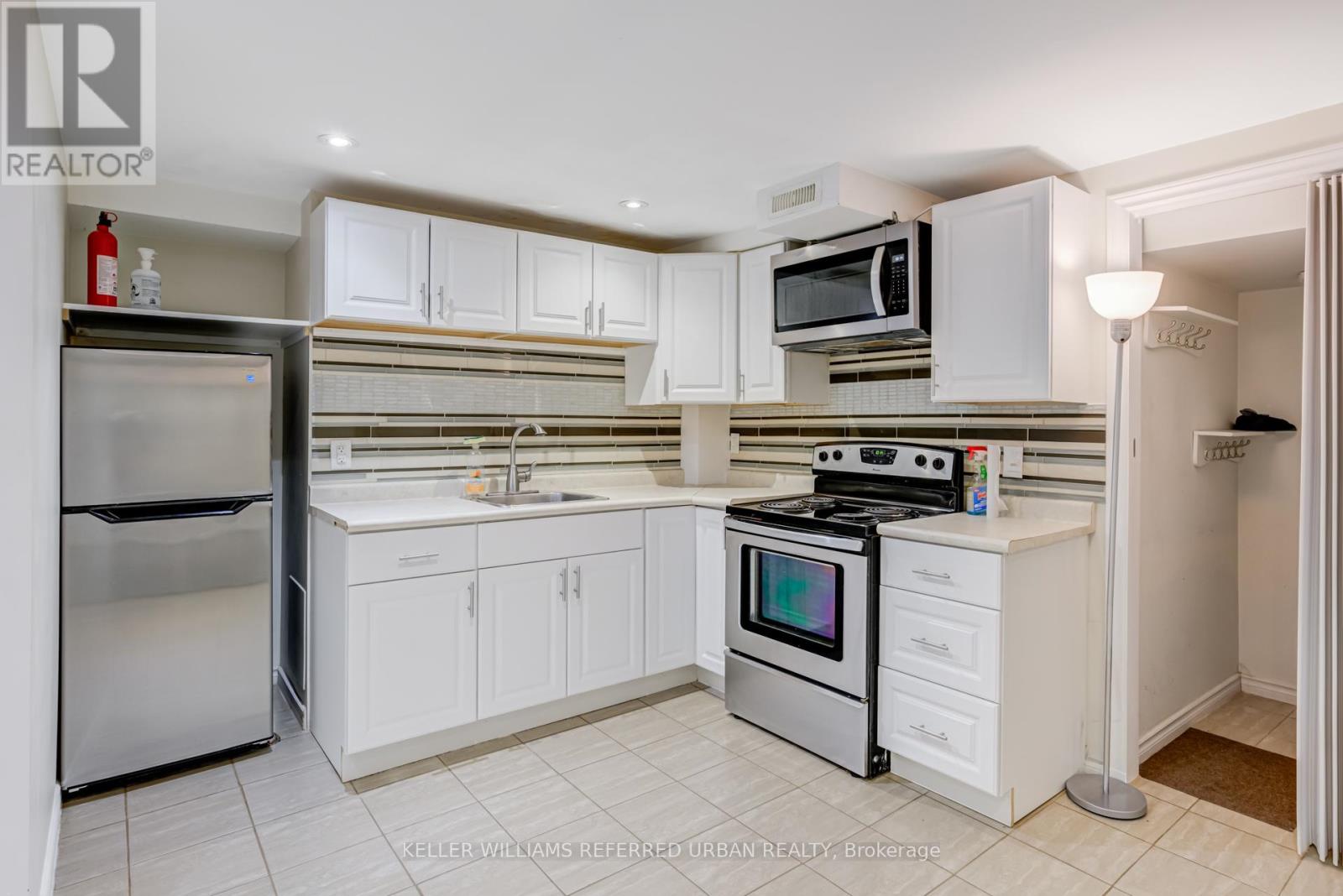 718 Edgewood Road S, Pickering, Ontario  L1V 2Z6 - Photo 5 - E13687734