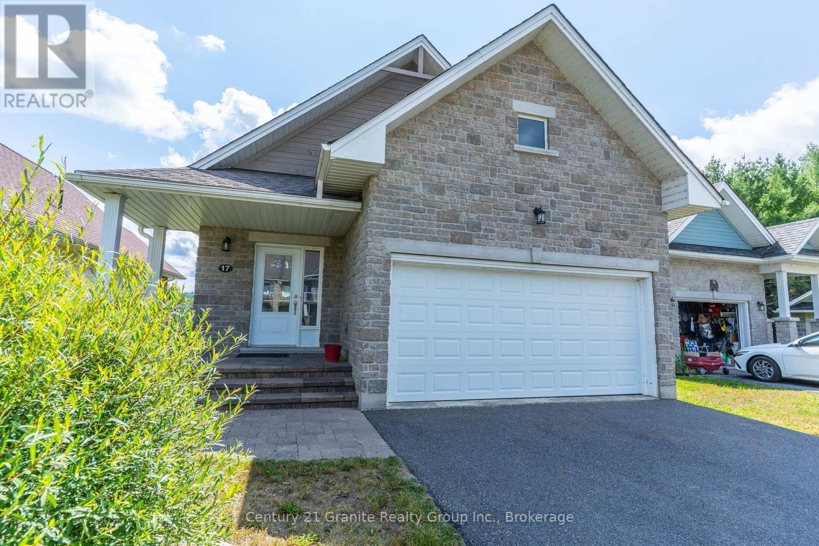 17 Webb Circle, Dysart Et Al (Dysart), Ontario  K0M 1S0 - Photo 2 - X13687832