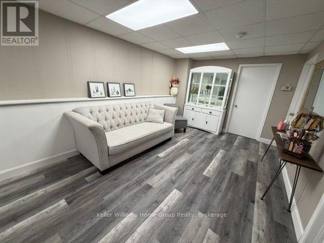 Upper - 465a St Patrick Street W, Centre Wellington (Fergus), Ontario  N1M 1M2 - Photo 2 - X13687844