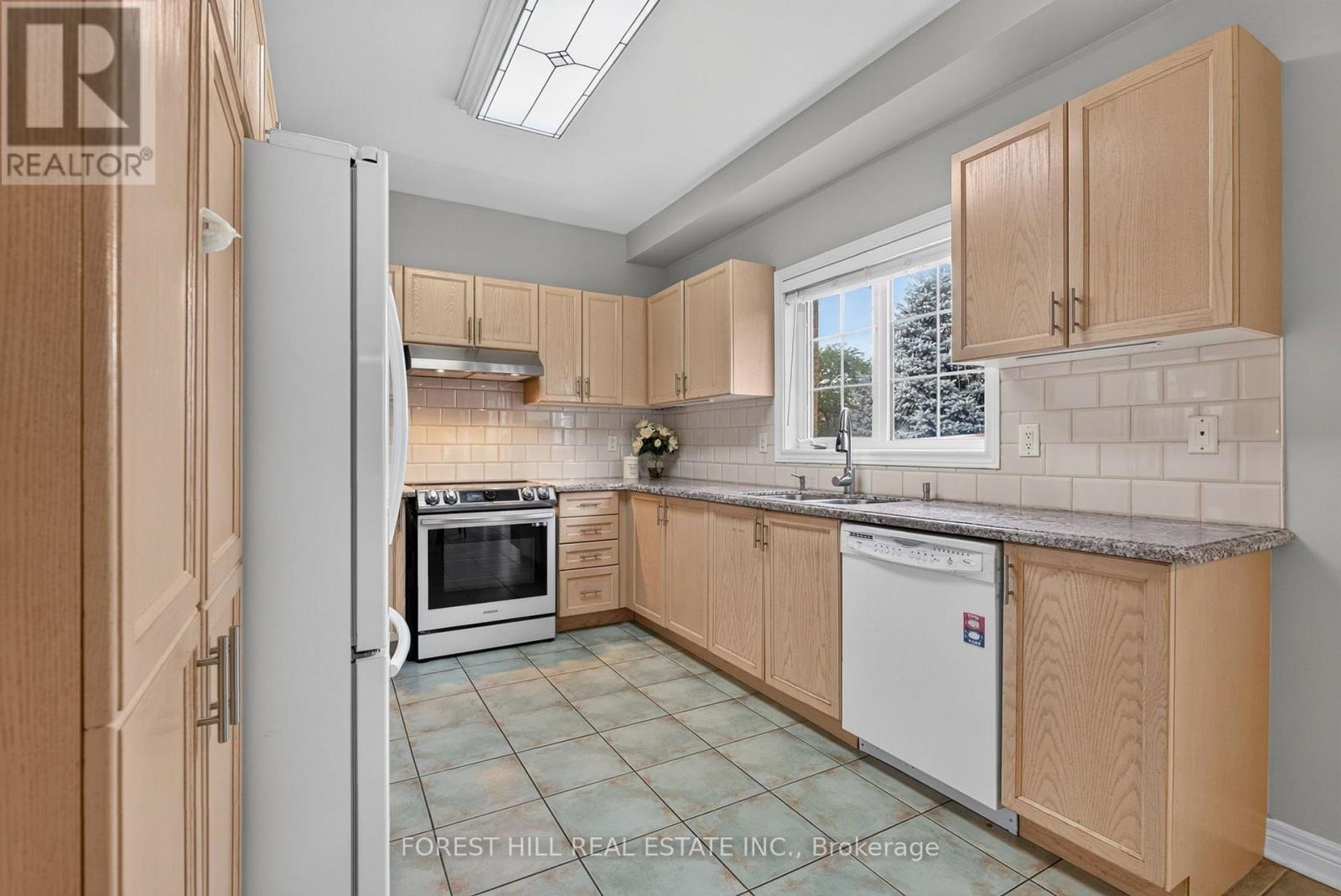 2 Foxfield Crescent, Vaughan, Ontario  L4K 5G2 - Photo 12 - N13687654