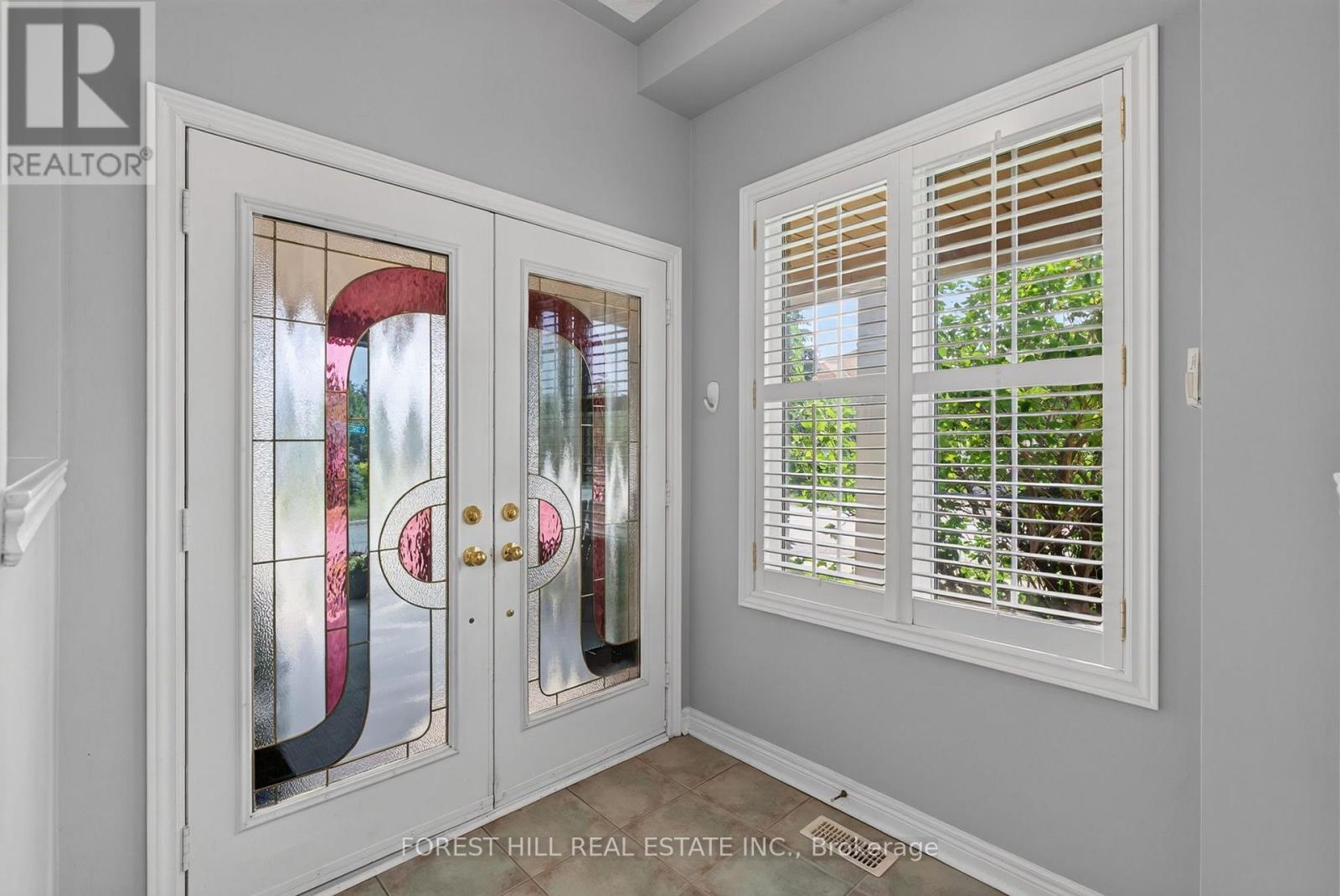 2 Foxfield Crescent, Vaughan, Ontario  L4K 5G2 - Photo 4 - N13687654