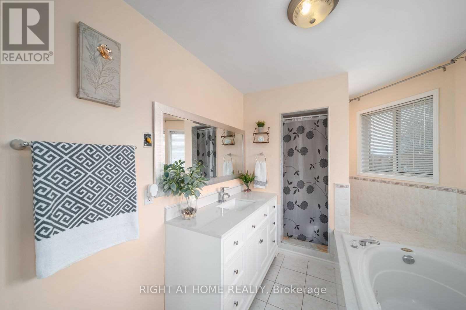 94 Ward Drive, Barrie (Painswick South), Ontario  L4N 8A2 - Photo 13 - S13687660