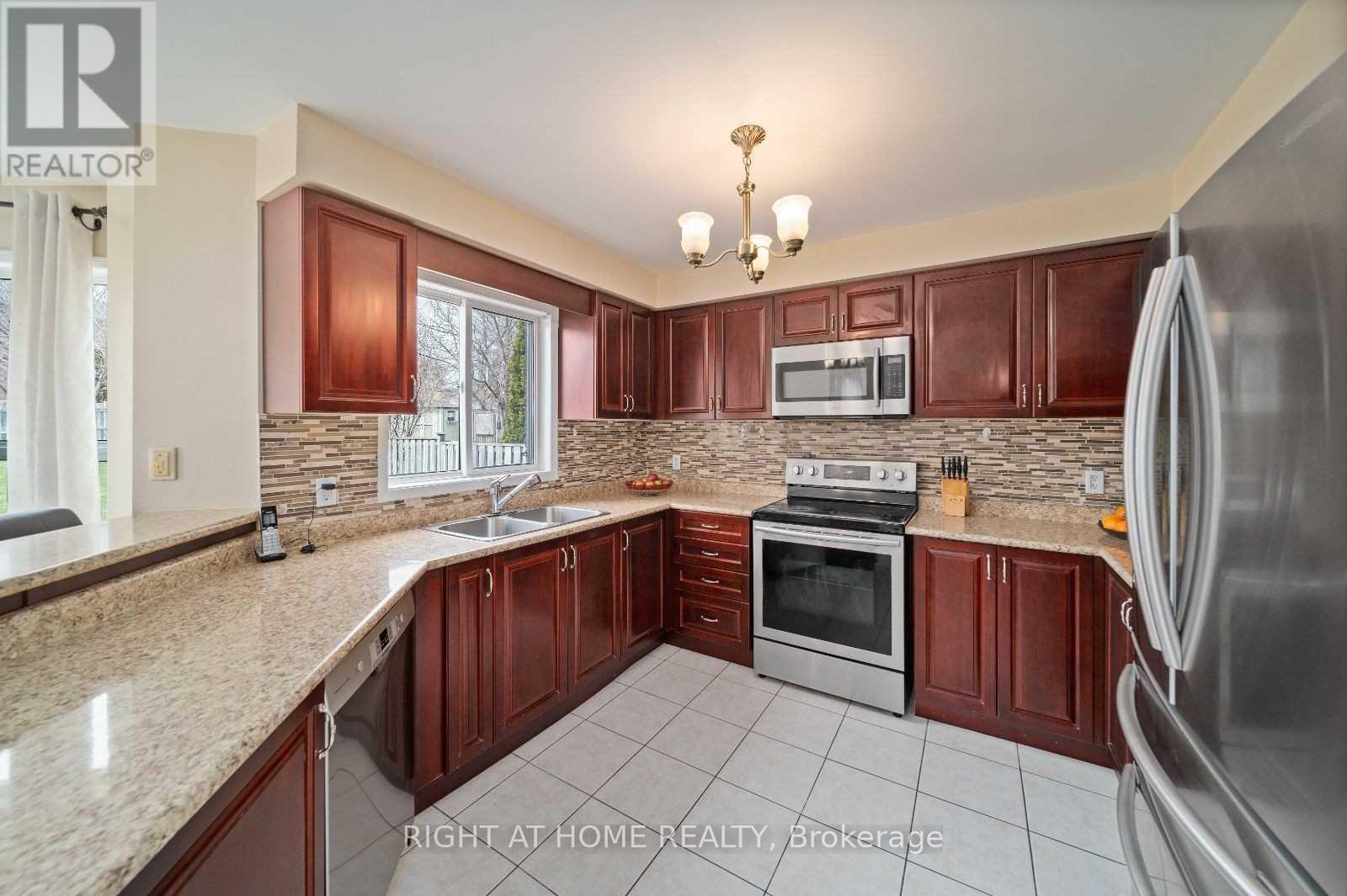 94 Ward Drive, Barrie (Painswick South), Ontario  L4N 8A2 - Photo 3 - S13687660
