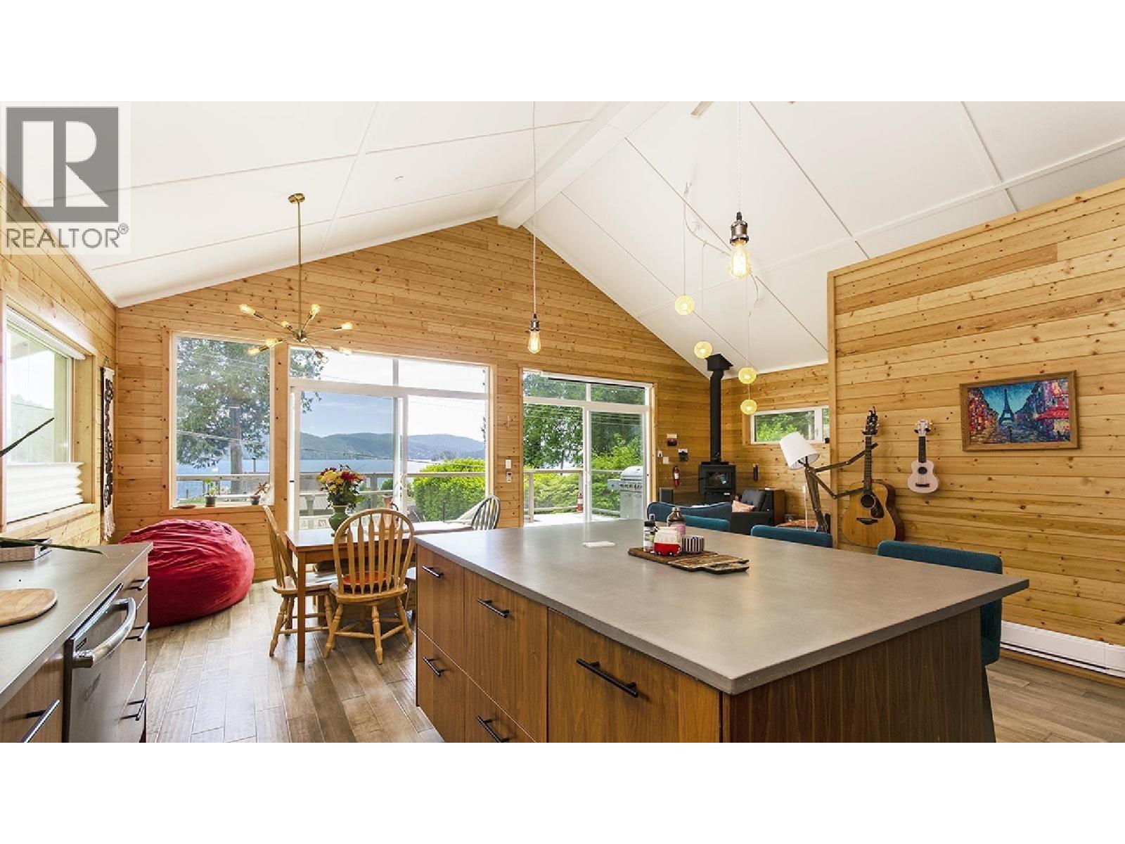 6 Brighton Beach, North Vancouver, British Columbia  V0V 0V0 - Photo 5 - R3093418
