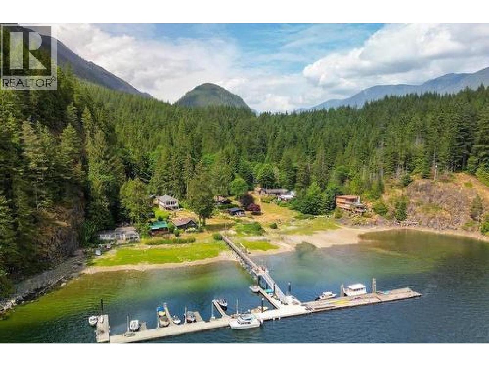 6 Brighton Beach, North Vancouver, British Columbia  V0V 0V0 - Photo 2 - R3093418