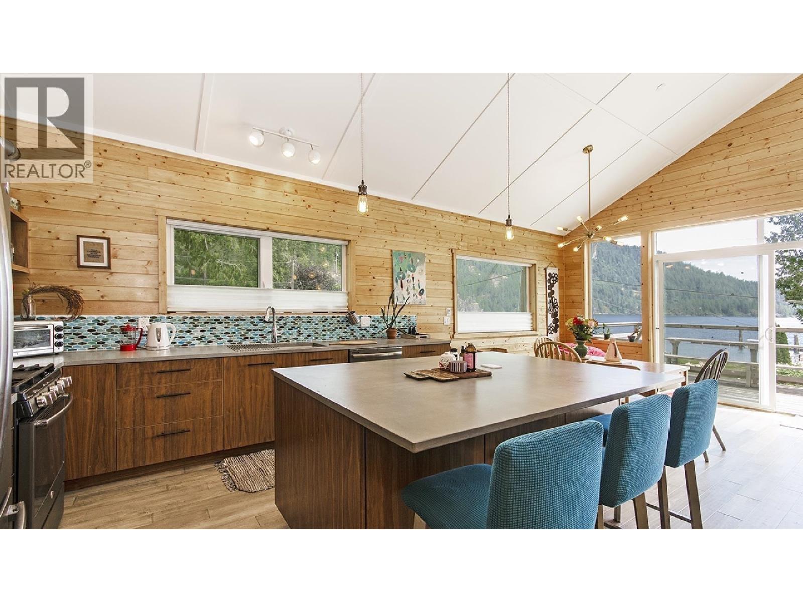 6 Brighton Beach, North Vancouver, British Columbia  V0V 0V0 - Photo 8 - R3093418