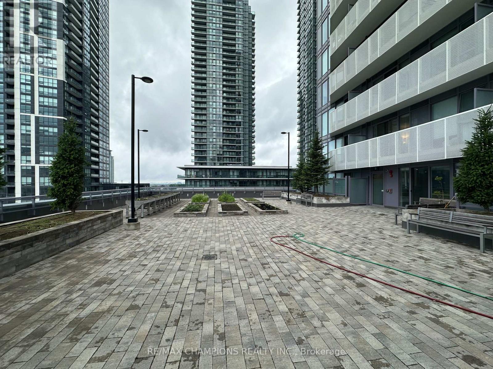 1402 - 4065 Confederation Parkway, Mississauga, Ontario L5B 0L4 - Photo 2 - W13687710