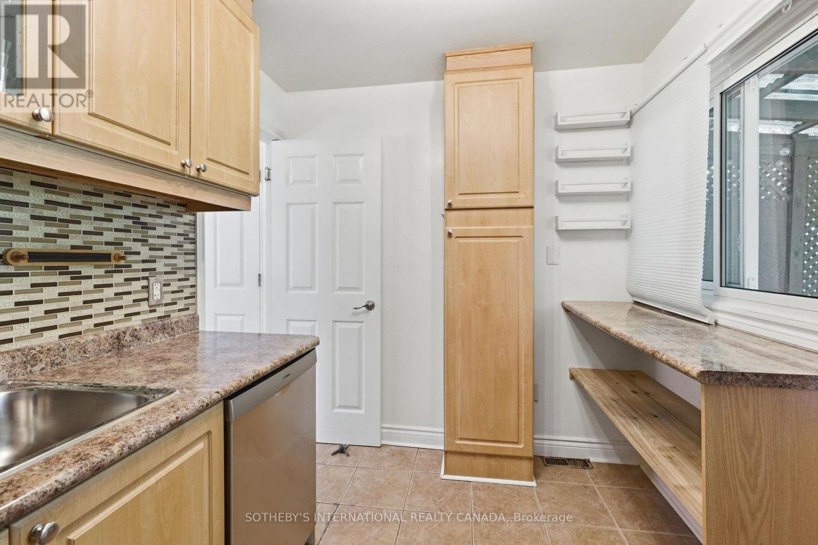 26 Magwood Court, Toronto, Ontario  M6S 2M5 - Photo 6 - W13687720