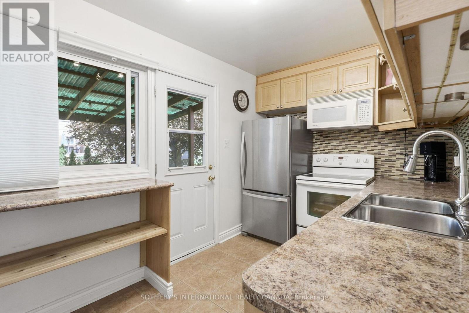 26 Magwood Court, Toronto, Ontario  M6S 2M5 - Photo 7 - W13687720