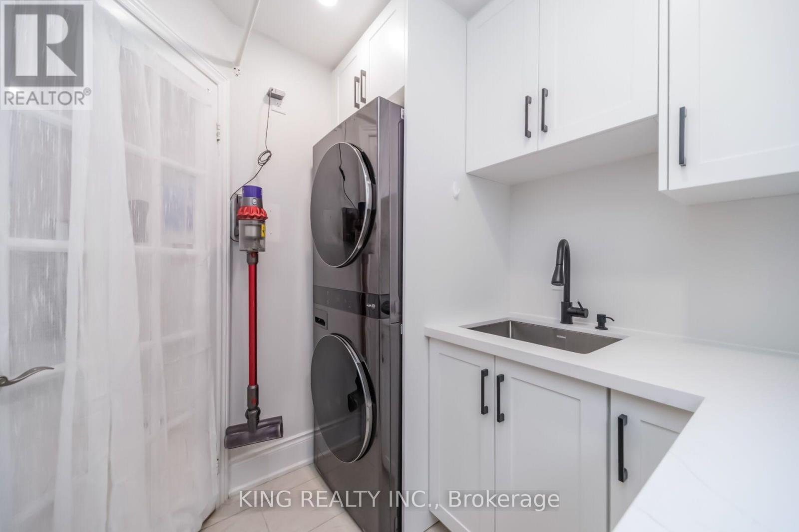 1427 Grossi Street, Mississauga, Ontario  L5V 1T9 - Photo 16 - W13687756