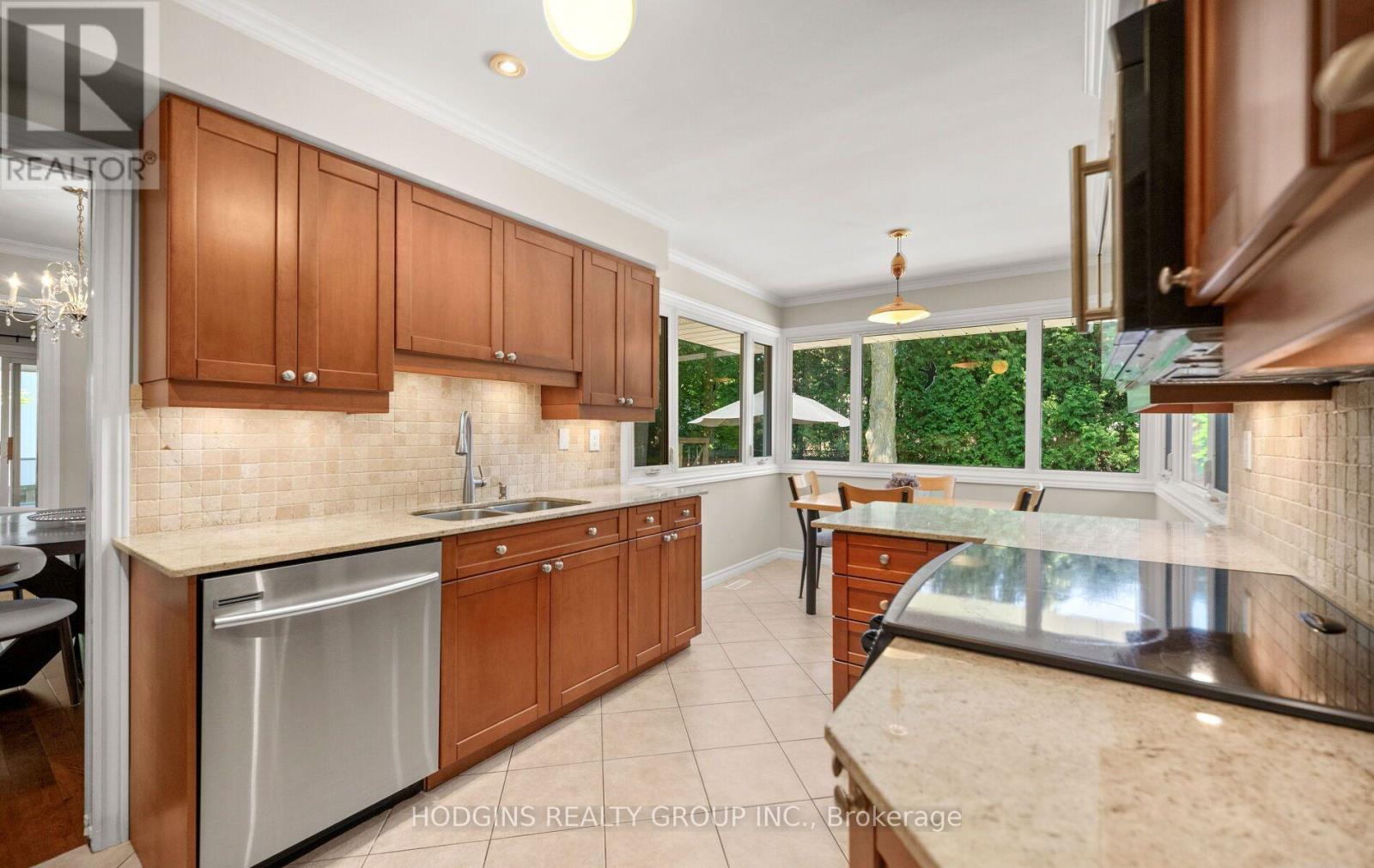 1837 Will Scarlett Drive, Mississauga, Ontario  L5K 1J6 - Photo 11 - W13687808