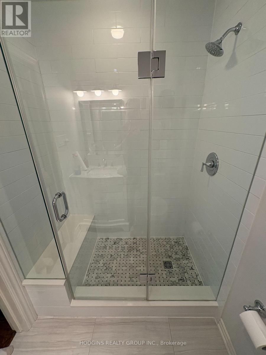 1837 Will Scarlett Drive, Mississauga, Ontario  L5K 1J6 - Photo 19 - W13687808