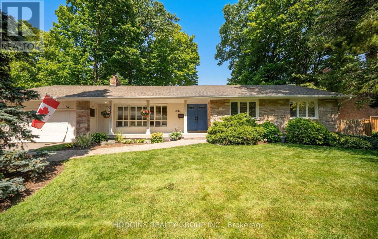 1837 Will Scarlett Drive, Mississauga, Ontario  L5K 1J6 - Photo 2 - W13687808