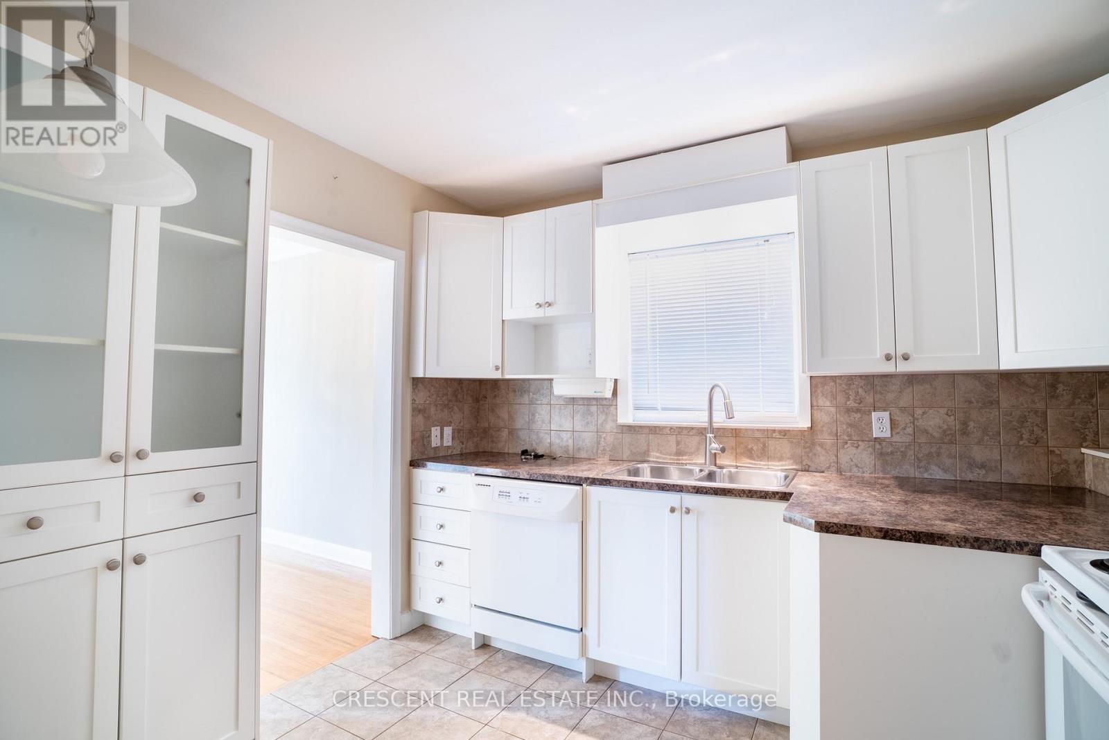 14 Claymore Drive, Toronto, Ontario  M8Z 2R9 - Photo 4 - W13687870