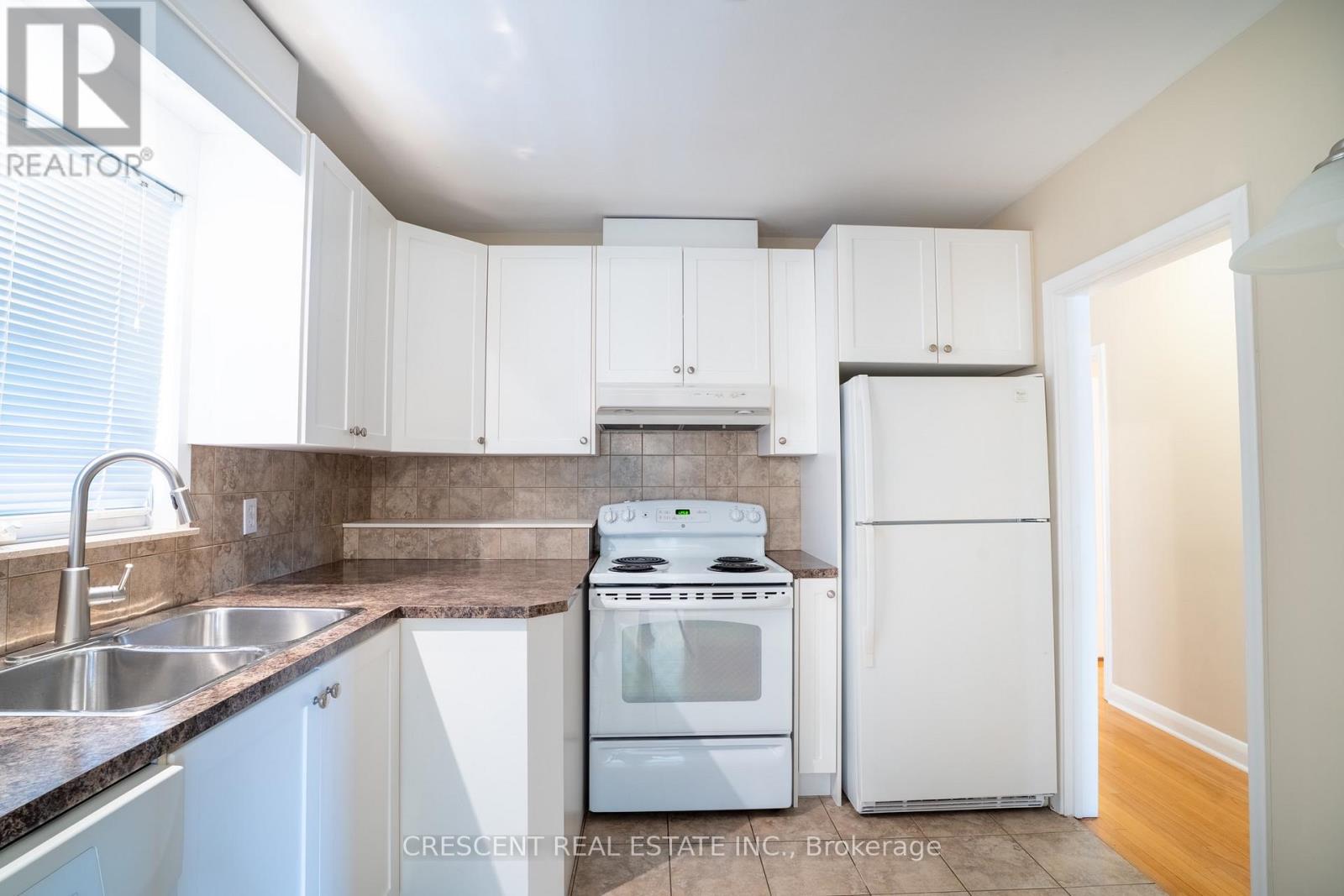 14 Claymore Drive, Toronto, Ontario  M8Z 2R9 - Photo 5 - W13687870