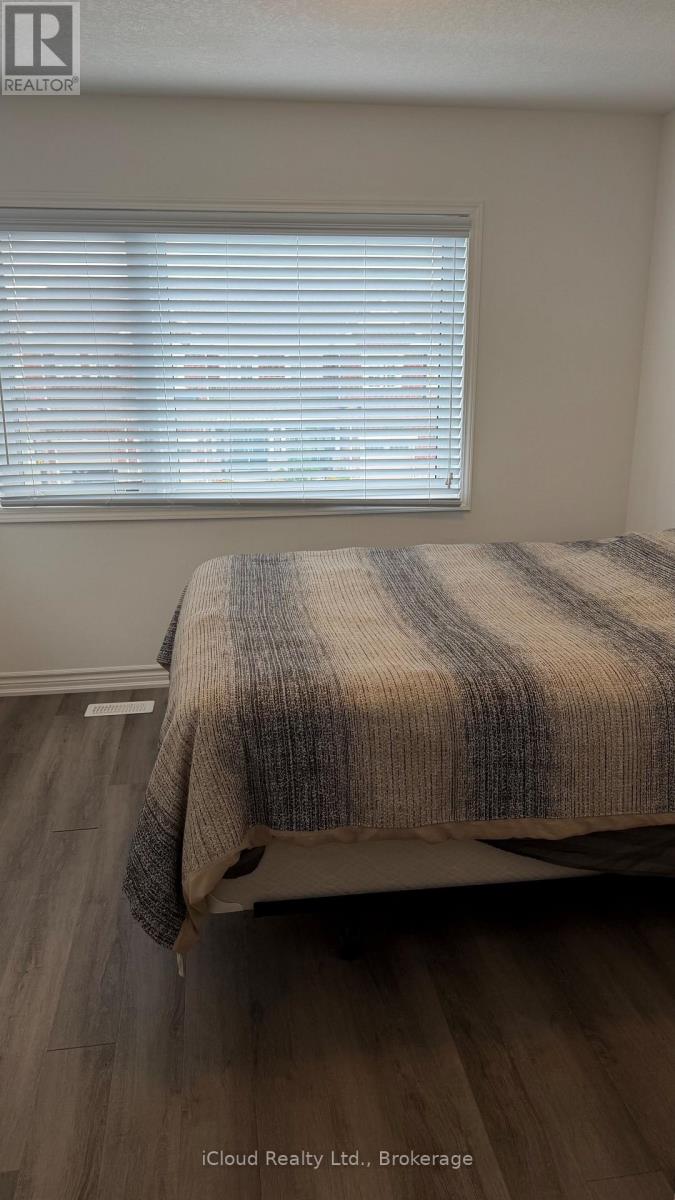 74 Forestwalk Street, Kitchener, Ontario  N2R 0S3 - Photo 12 - X13687650