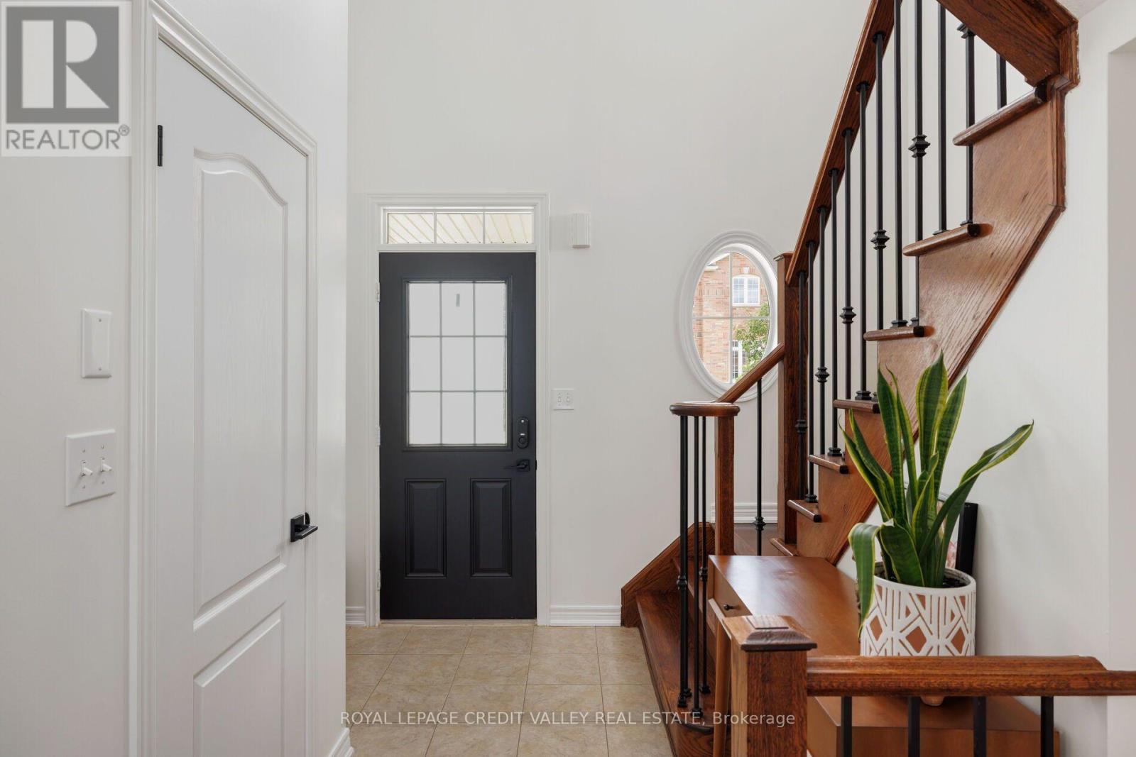 49 Bousfield Court, Hamilton, Ontario  L8B 0T3 - Photo 4 - X13687656
