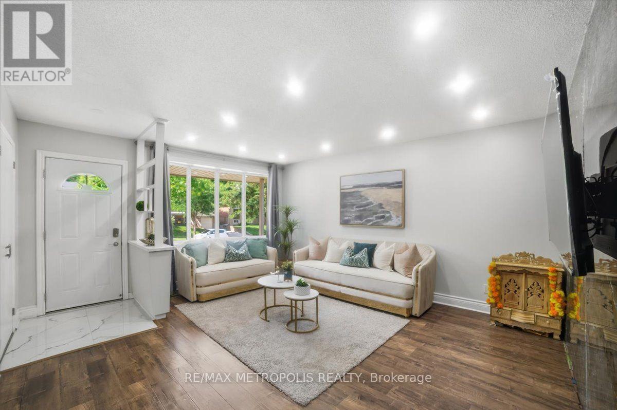 615 Dogwood Lane, Waterloo, Ontario  N2L 4Y2 - Photo 4 - X13687774