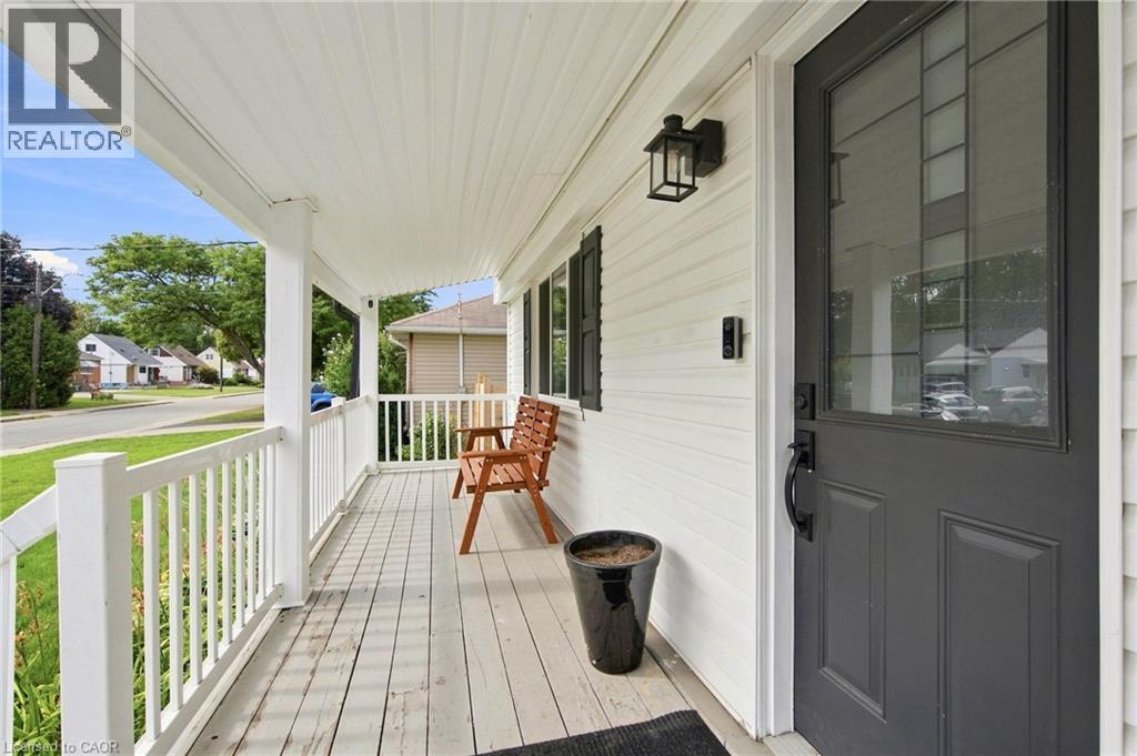 398 East 38th Street, Hamilton, Ontario  L8V 4G6 - Photo 4 - 40856590