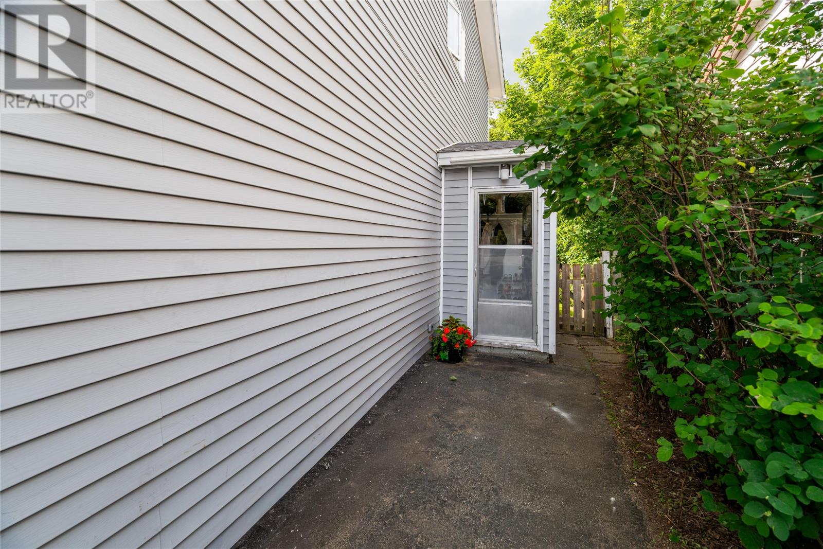 16 Dundas Street, St John's — photo 27