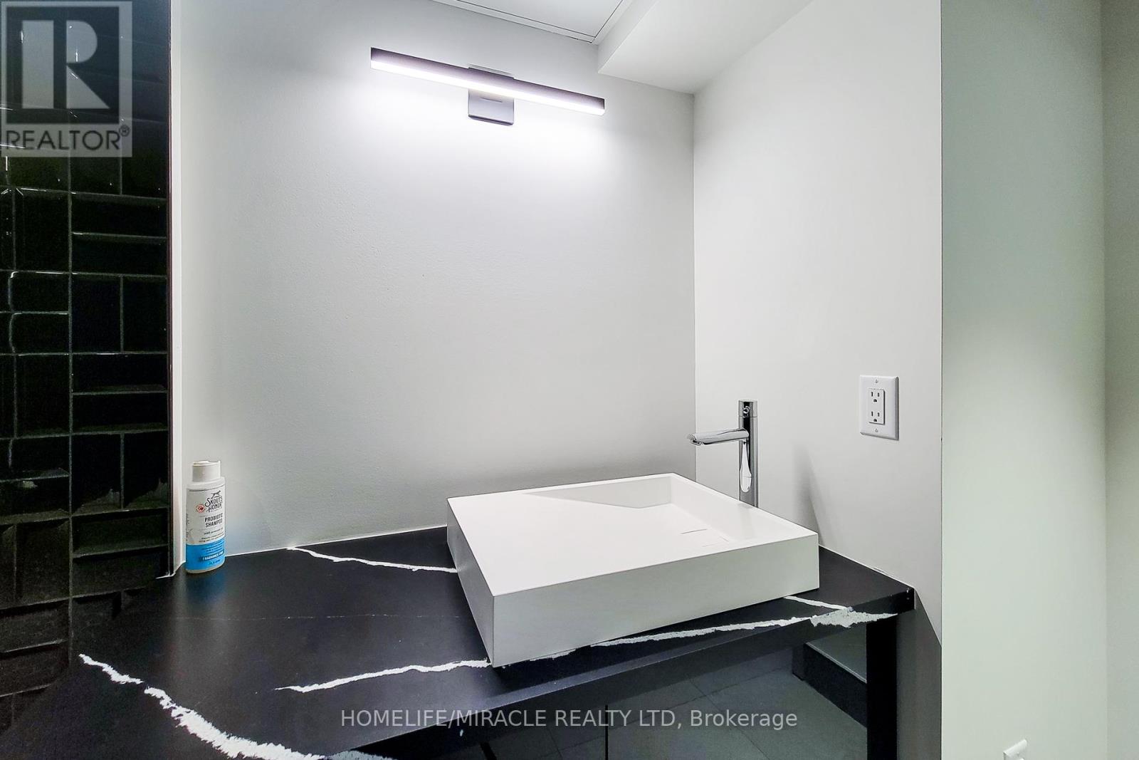 213 - 600 North Service Road, Hamilton, Ontario  L8E 0L2 - Photo 44 - X13608946