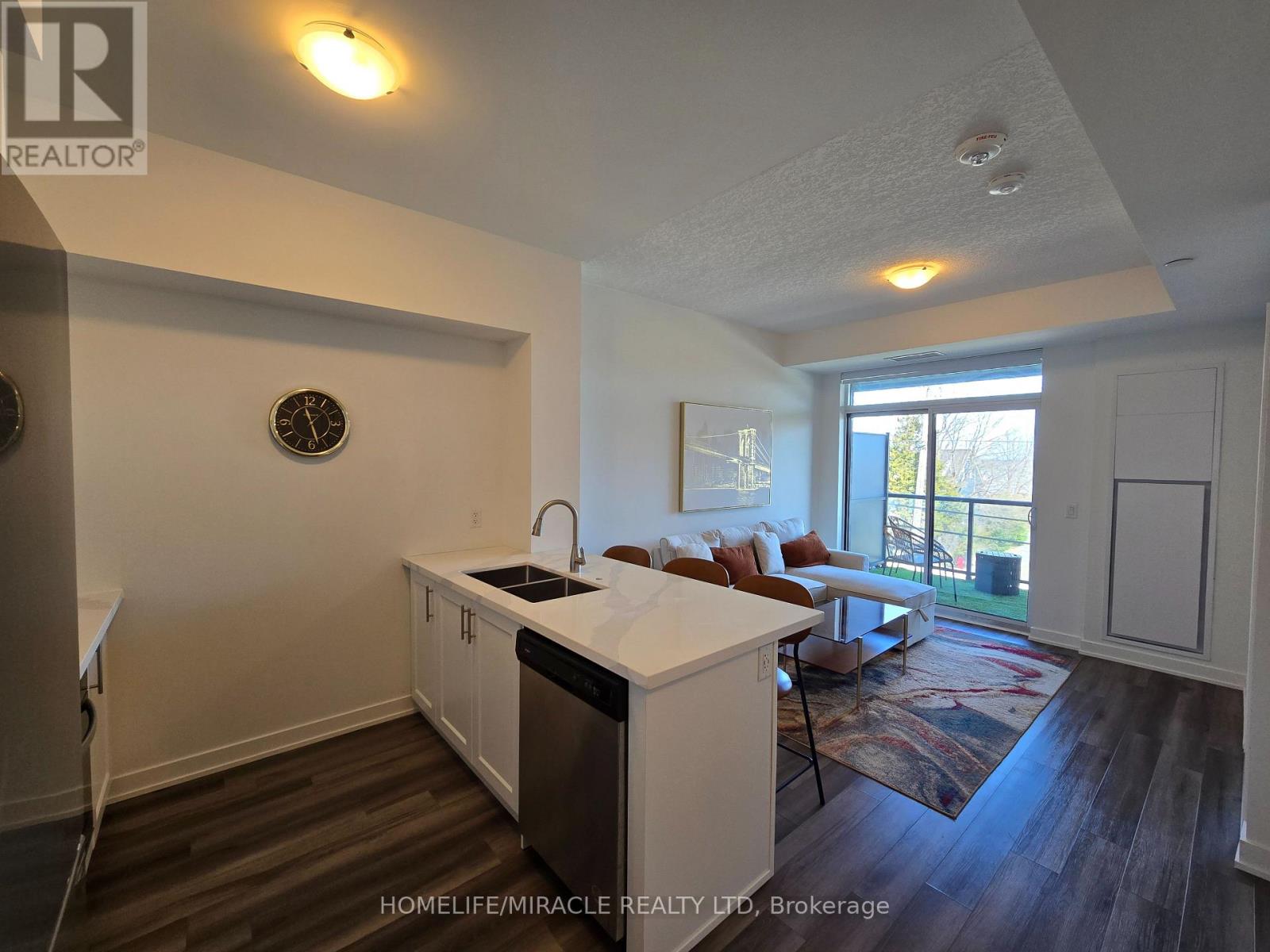213 - 600 North Service Road, Hamilton, Ontario  L8E 0L2 - Photo 7 - X13608946