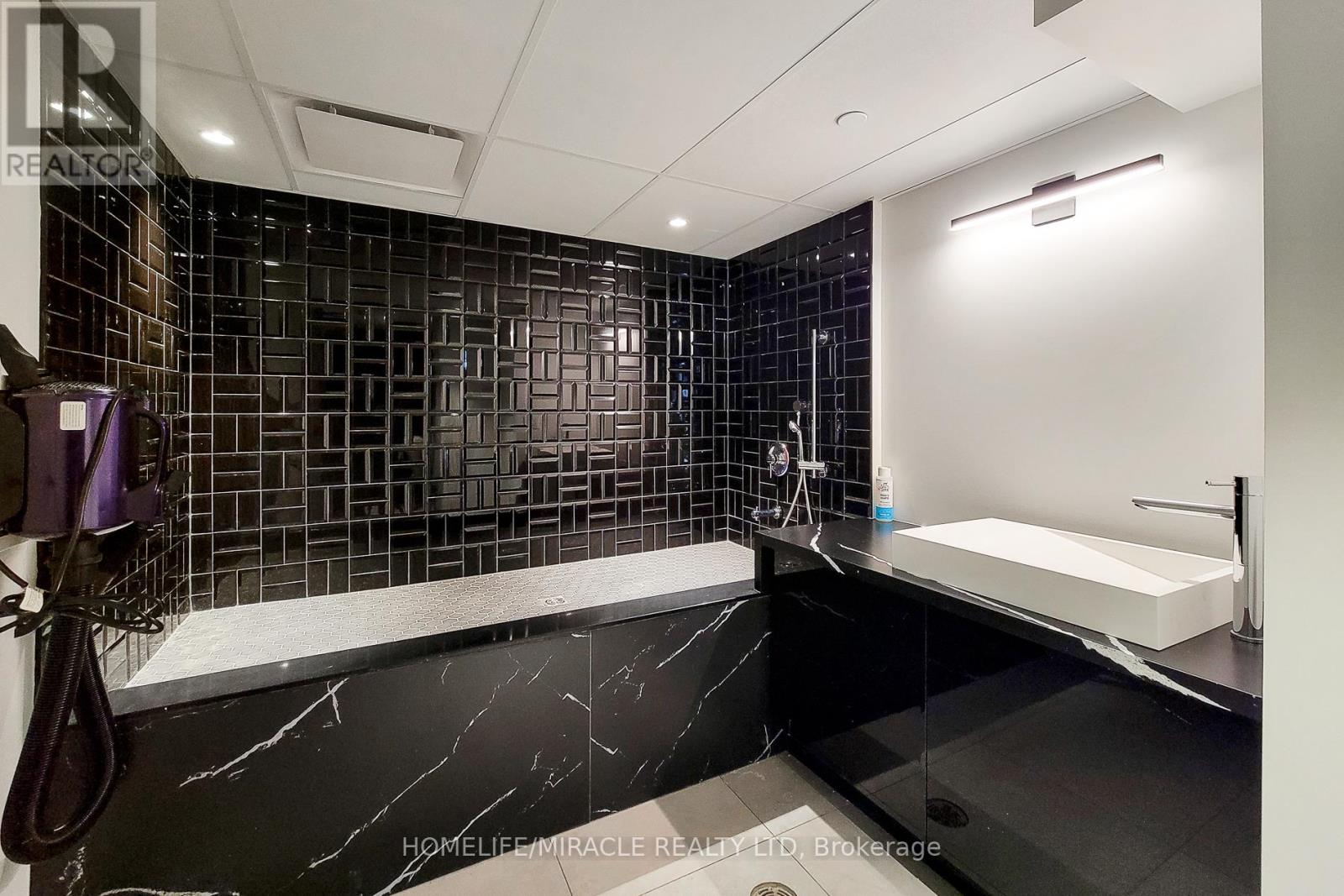213 - 600 North Service Road, Hamilton, Ontario  L8E 0L2 - Photo 42 - X13608946