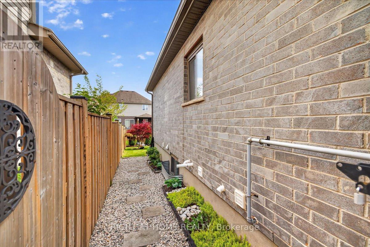 717 Jackpine Way, London North, Ontario  N5X 0L9 - Photo 41 - X13688008