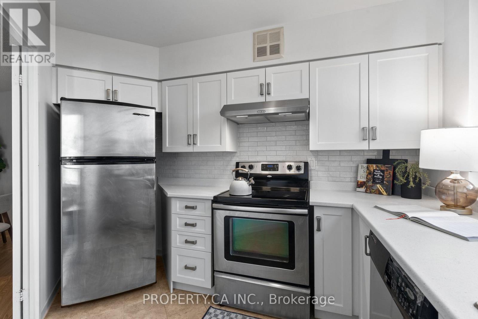 601 - 25 Maitland Street, Toronto, Ontario  M4Y 2W1 - Photo 8 - C13687970