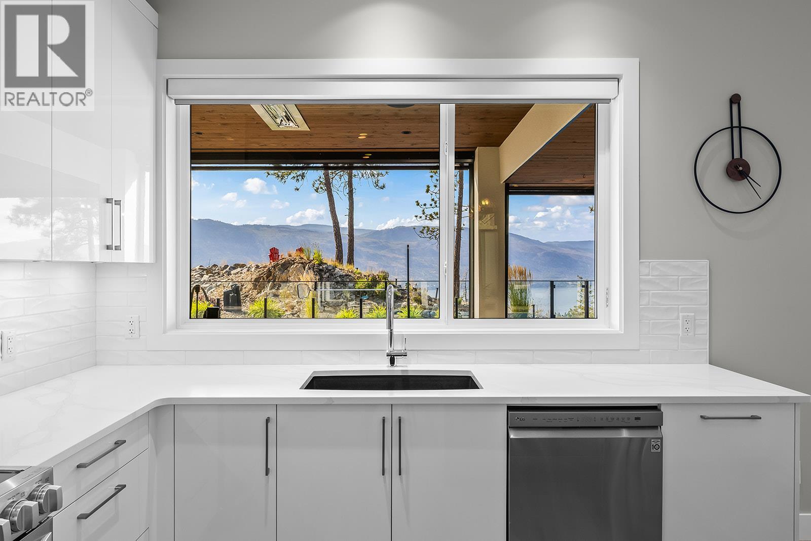 10018 Beacon Hill Drive, Lake Country, British Columbia  V4V 0A9 - Photo 10 - 10397930