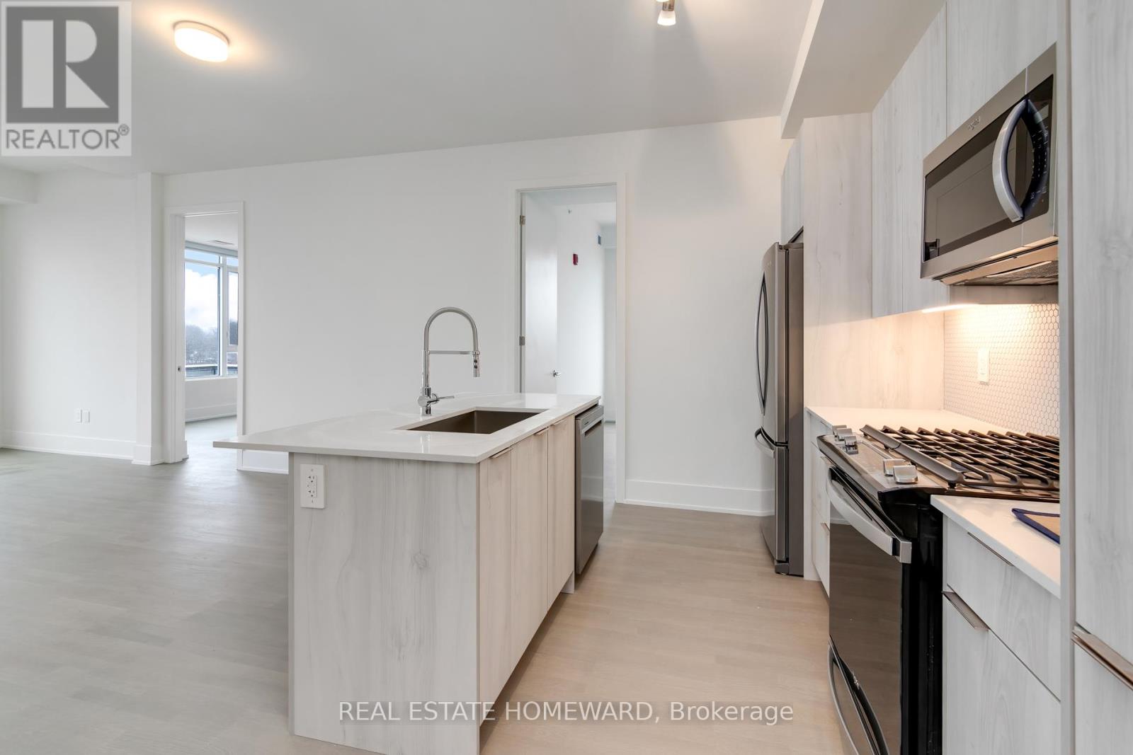 601 - 495 Logan Avenue, Toronto, Ontario  M4K 0A5 - Photo 2 - E13687896