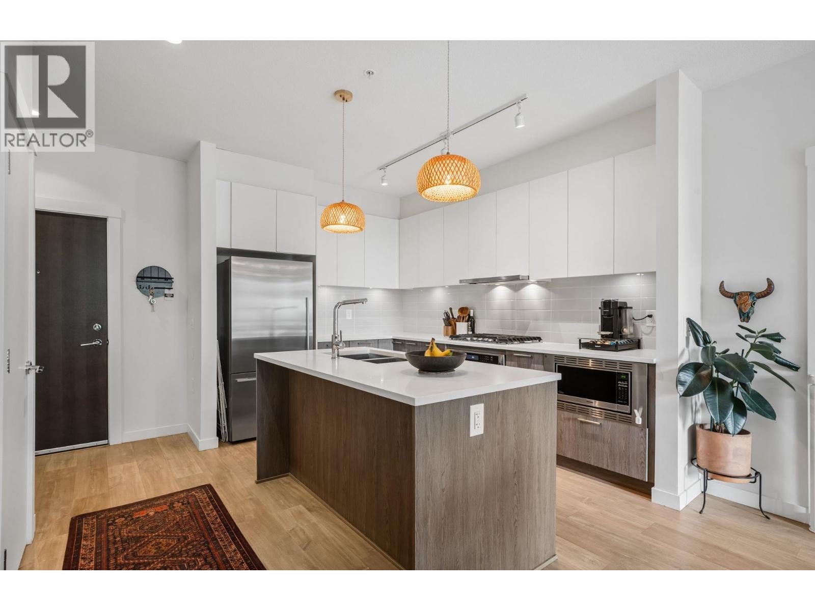 105 625 E 3rd Street, North Vancouver, British Columbia  V7L 1G6 - Photo 3 - R3156713