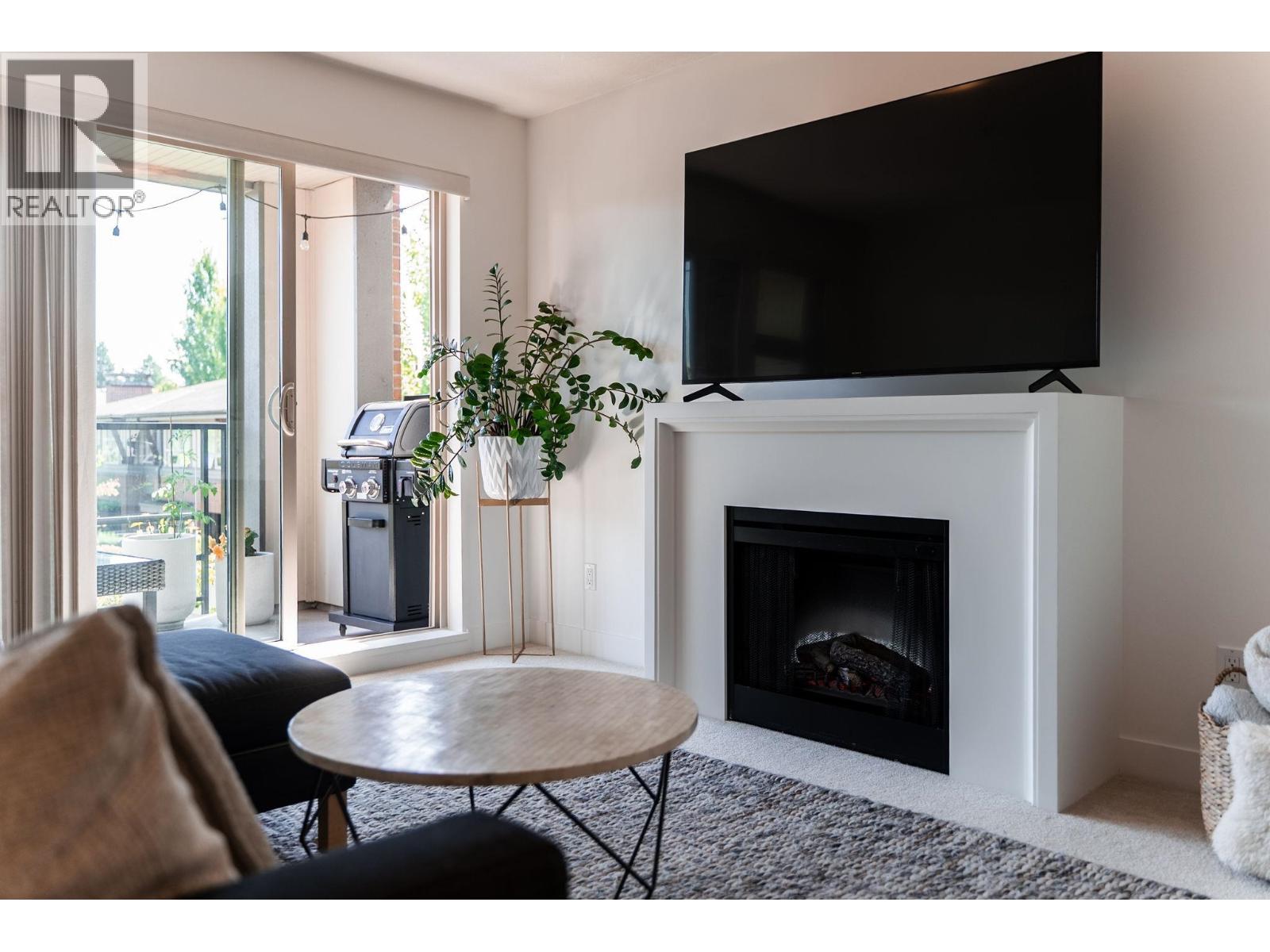 213 738 E 29TH AVENUE, Vancouver, British Columbia