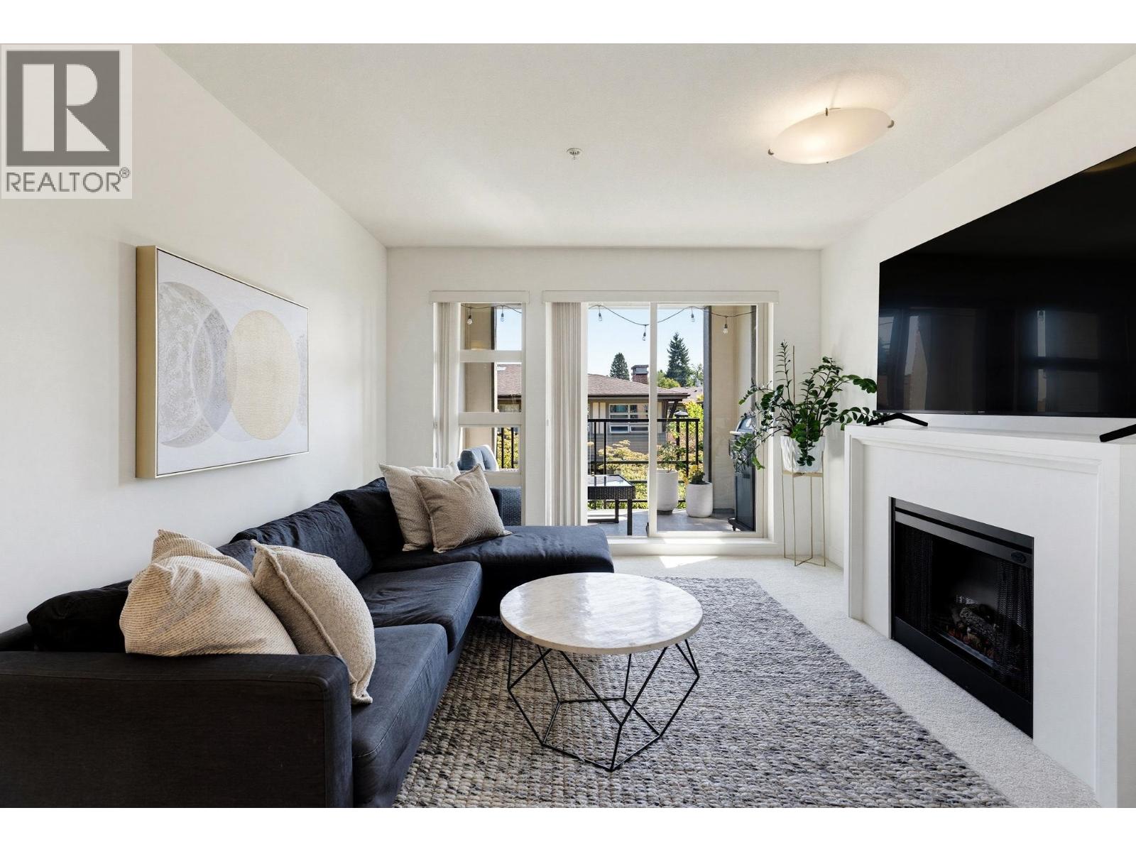 213 738 E 29th Avenue, Vancouver, British Columbia  V5V 0B6 - Photo 2 - R3156751
