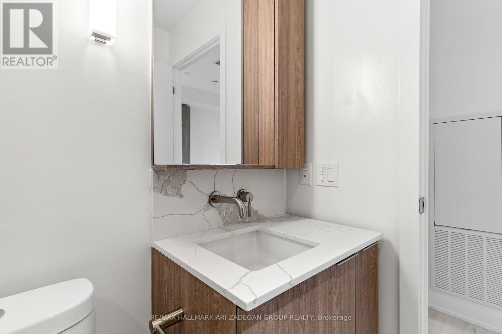 2102 - 110 Broadway Avenue, Toronto, Ontario  M4P 1V7 - Photo 19 - C13661114