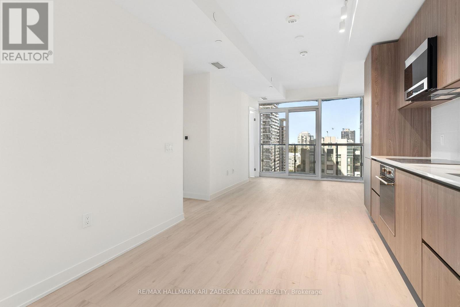 2102 - 110 Broadway Avenue, Toronto, Ontario  M4P 1V7 - Photo 5 - C13661114