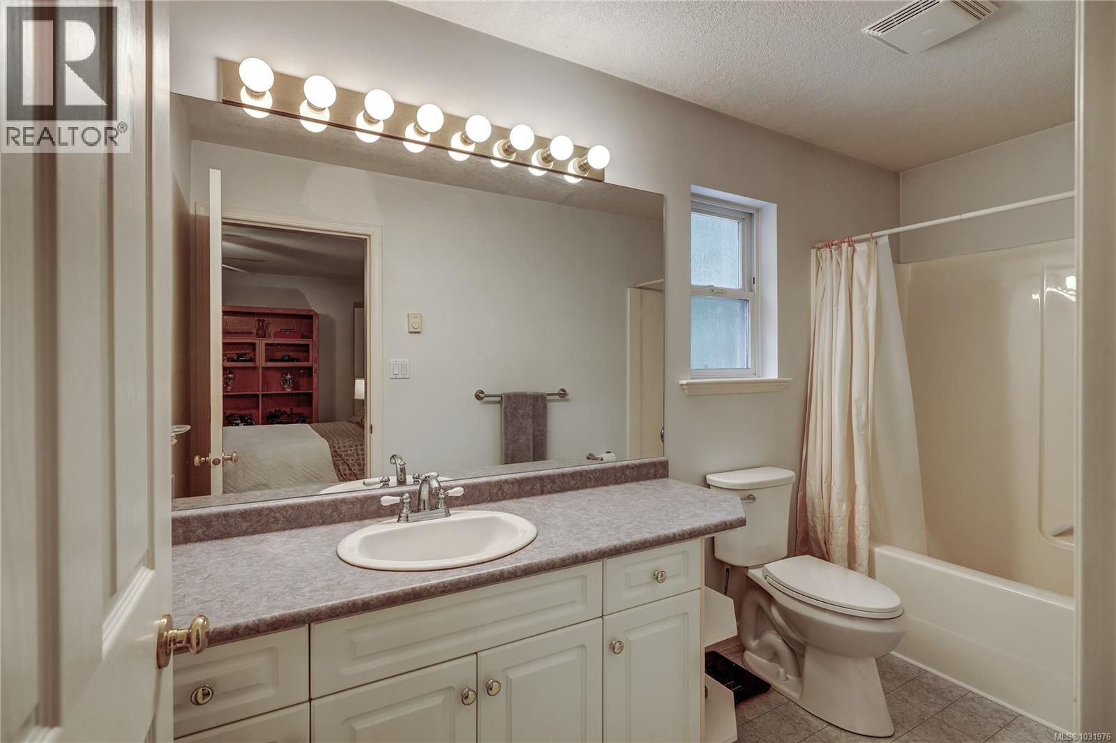 1377 Meadowood Way, Qualicum Beach, British Columbia  V9K 2S4 - Photo 33 - 1031976
