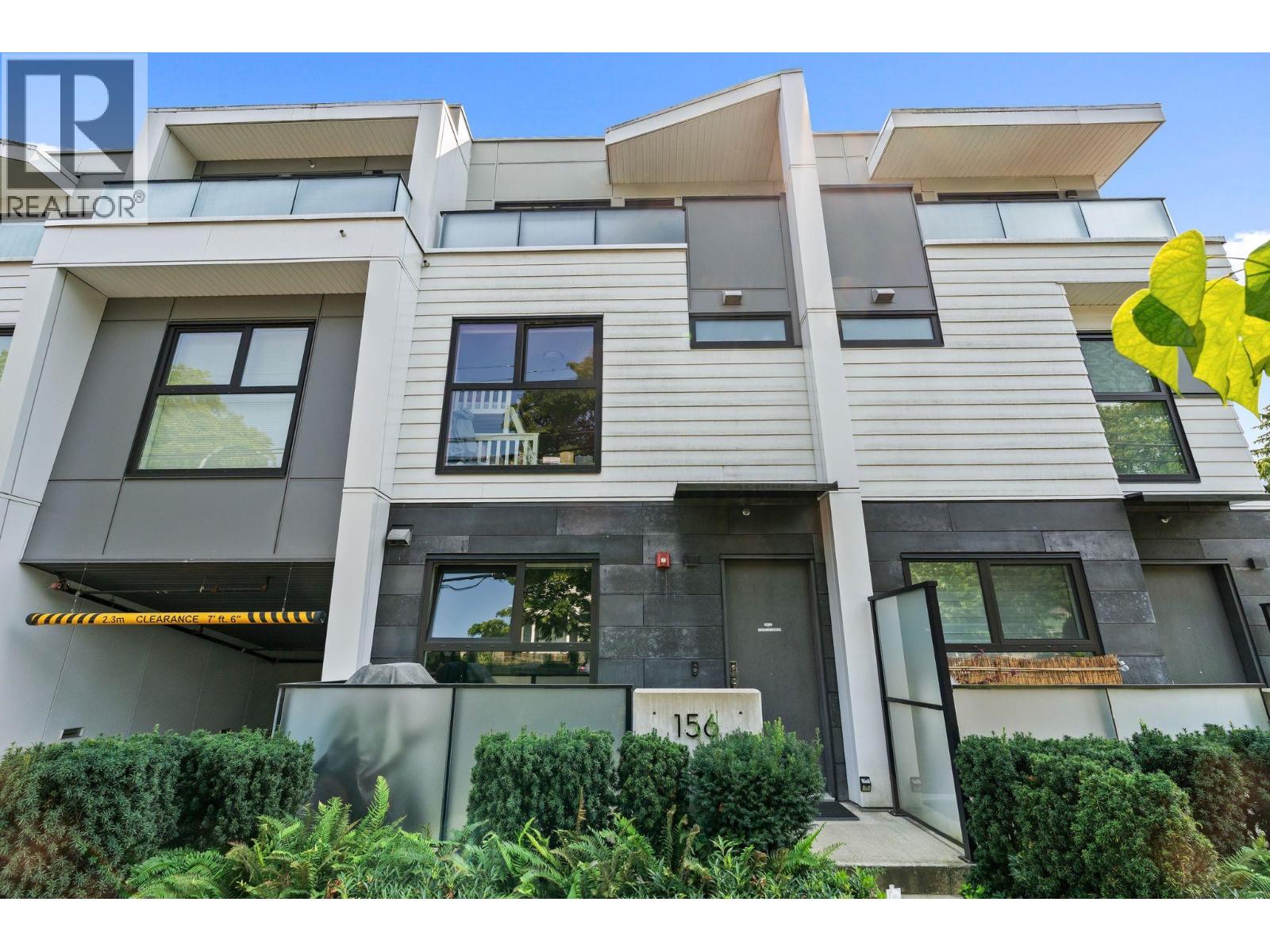 156 W Woodstock Avenue, Vancouver, British Columbia  V5Y 0N1 - Photo 2 - R3156710