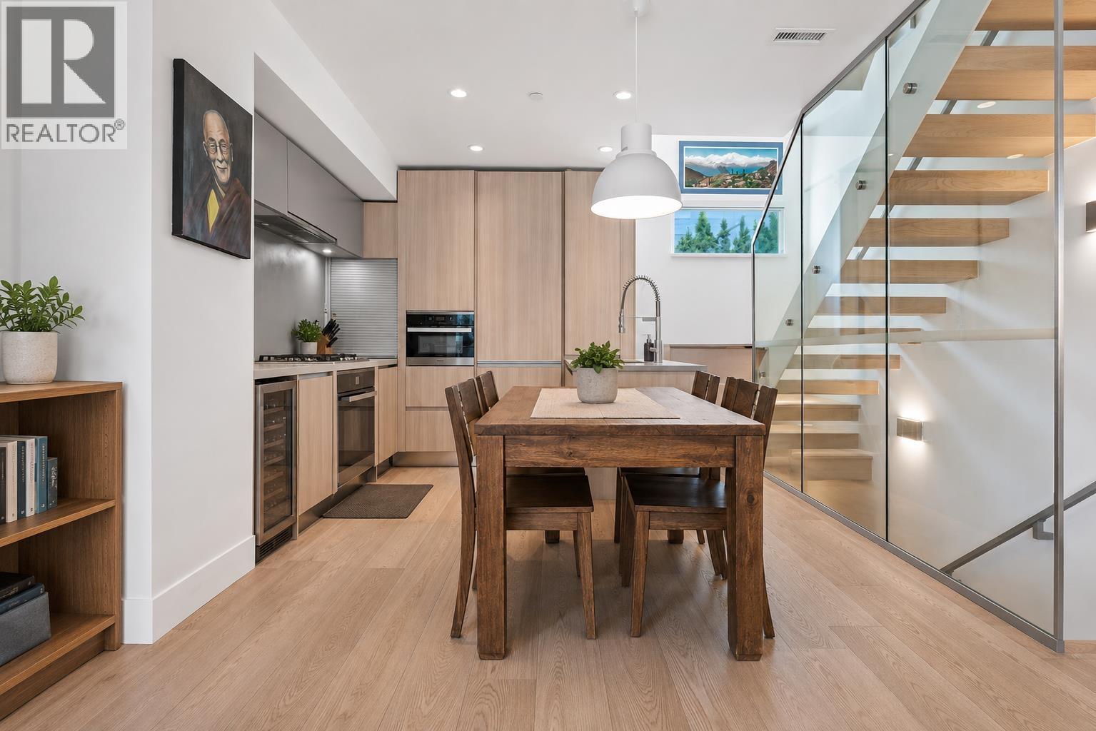 156 W Woodstock Avenue, Vancouver, British Columbia  V5Y 0N1 - Photo 4 - R3156710