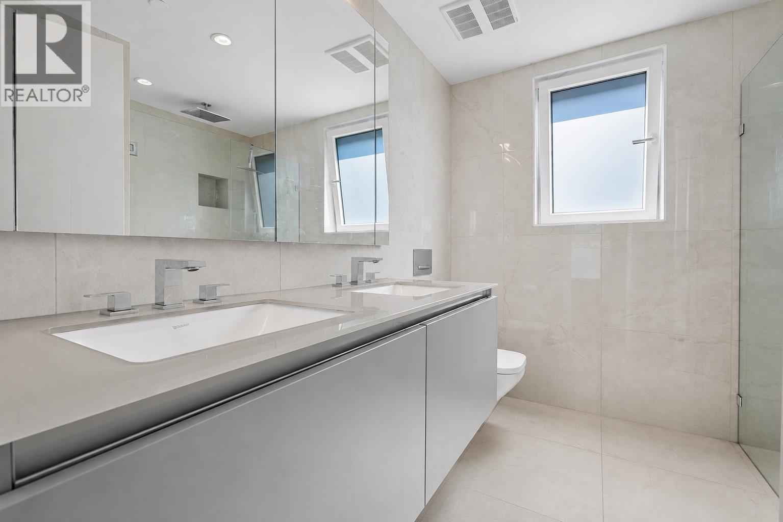156 W Woodstock Avenue, Vancouver, British Columbia  V5Y 0N1 - Photo 11 - R3156710