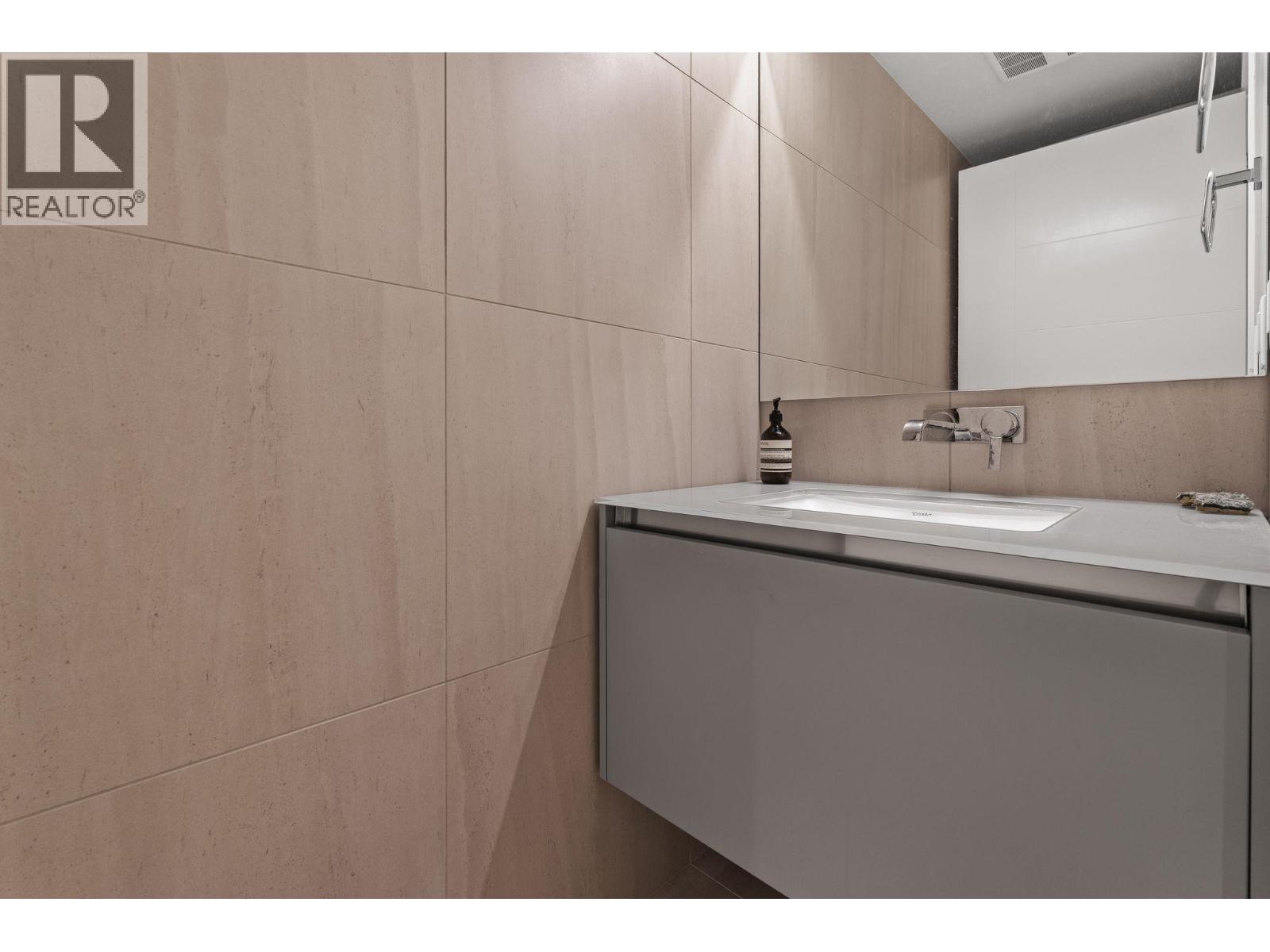 156 W Woodstock Avenue, Vancouver, British Columbia  V5Y 0N1 - Photo 16 - R3156710