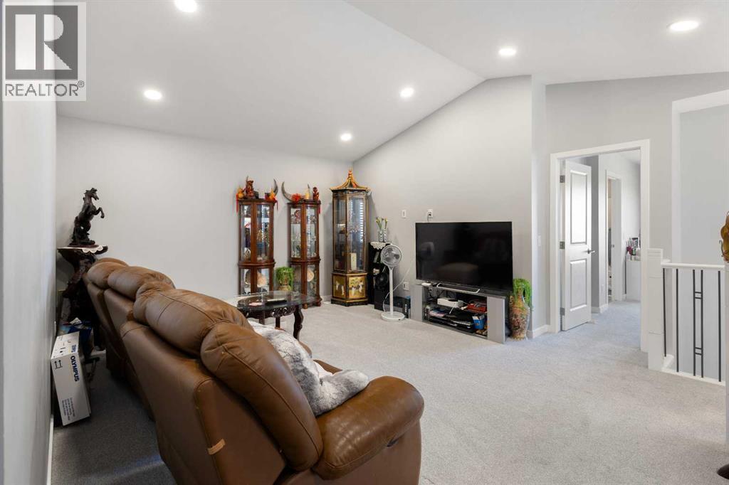 35 Lucas Passage NW, Calgary, Alberta  T3P 2E3 - Photo 17 - A2325071