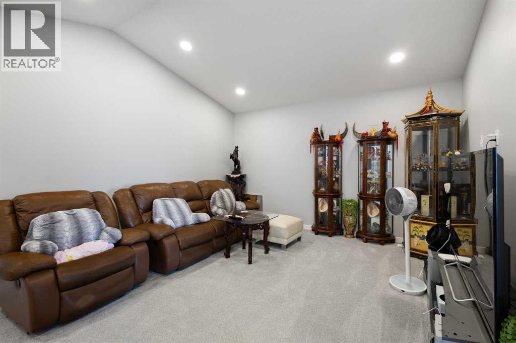 35 Lucas Passage NW, Calgary, Alberta  T3P 2E3 - Photo 15 - A2325071