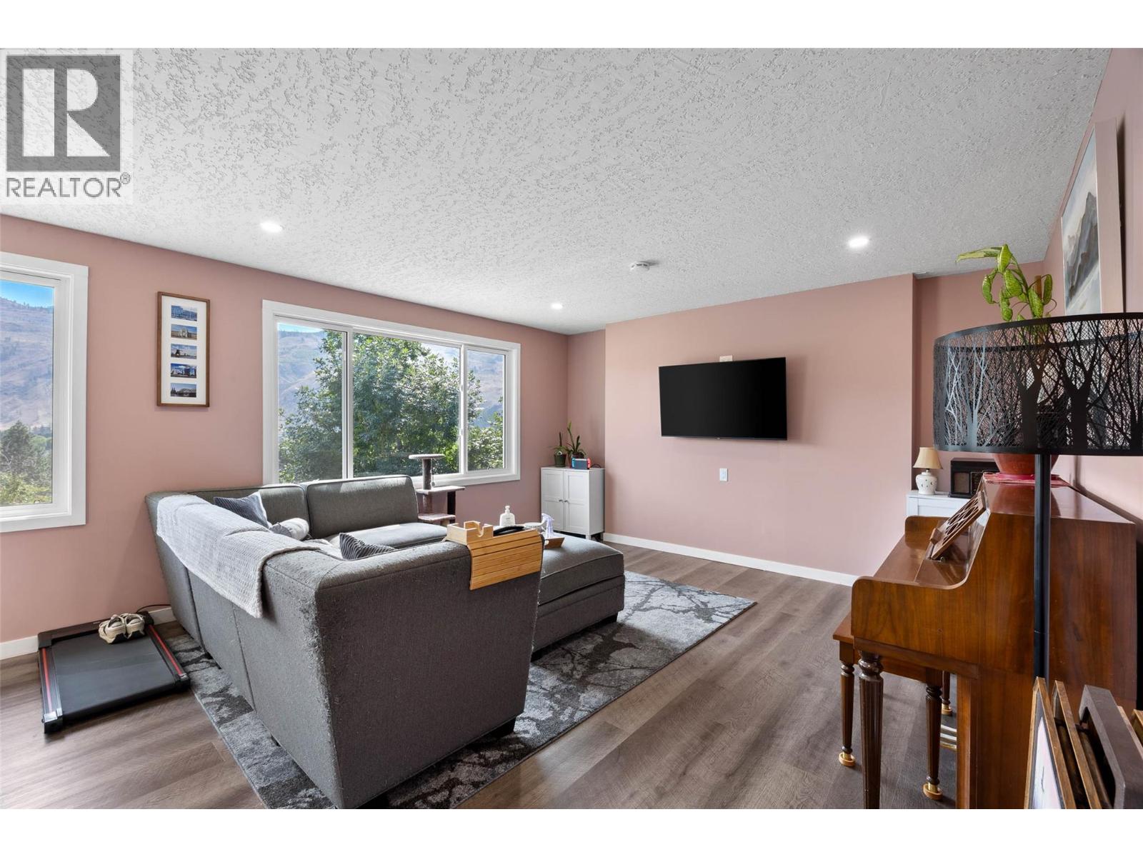 4326 Karindale Road, Kamloops, British Columbia  V2B 8N1 - Photo 4 - 10396894