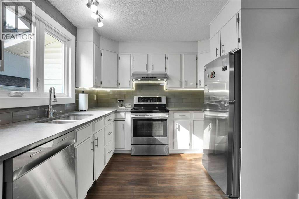 36 Coach Manor Rise Sw, Calgary, Alberta  T3H 1C4 - Photo 11 - A2336519