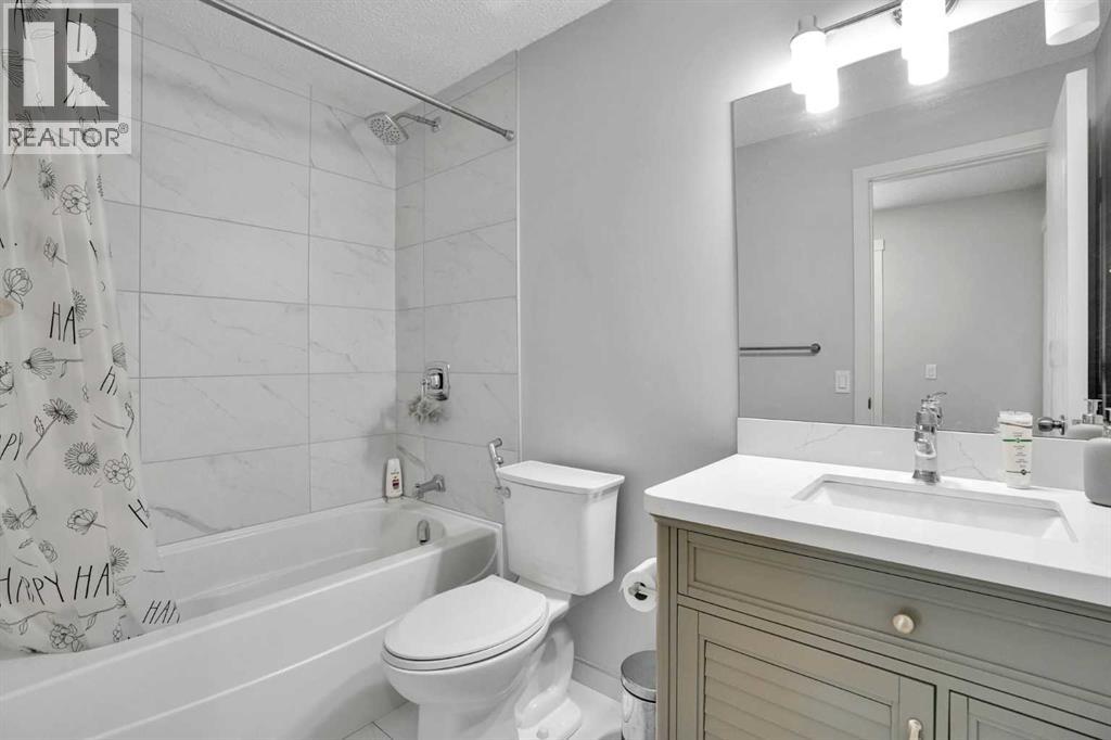 36 Coach Manor Rise Sw, Calgary, Alberta  T3H 1C4 - Photo 19 - A2336519