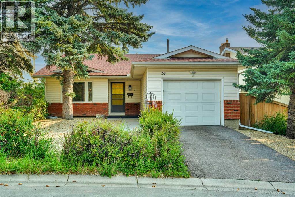 36 Coach Manor Rise Sw, Calgary, Alberta  T3H 1C4 - Photo 2 - A2336519